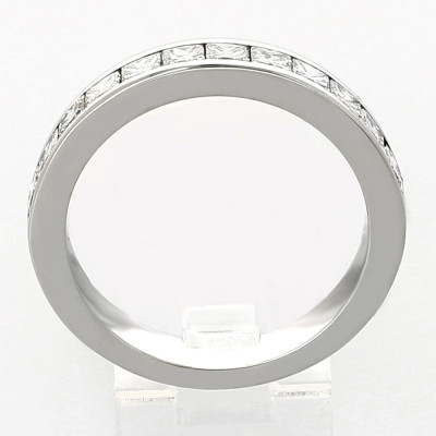 Alliance or et diamants Lou. Demi-tour serti rail diamants princesses 0,85 carat - or 18 carats