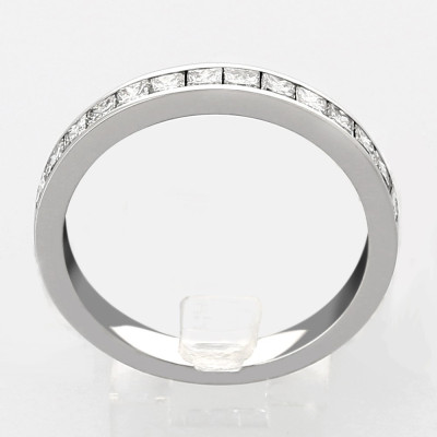 Alliance or et diamants Kelly. Demi tour serti rail diamants taille princesse 0,70 carat - or 18 carats