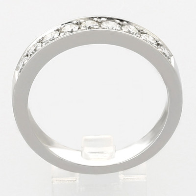 Alliance or et diamants Agathe. Demi tour serti rail illusion diamants 0,57 carat - or 18 carats