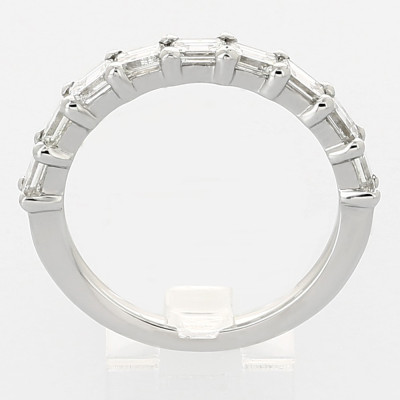 Alliance Femme or et diamants Patricia. Demi tour serti griffes diamants taille émeraude 1,55carat - or 18 carats