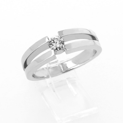 Solitaire or et diamant Linda, sertissage demi clos avec 1diamant 0,24 carat - or 18 carats