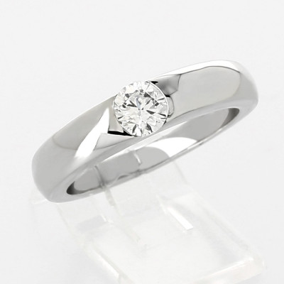 Solitaire or et diamant Solène. Modèle jonc avec un diamant 0,41 carat serti masse - or 18 carats