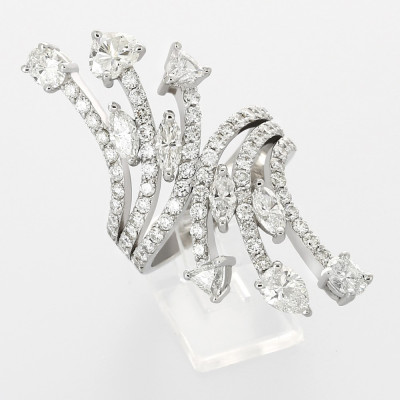 Bague or et diamants Etoile. Diamants de  formes différentes - or 18 carats