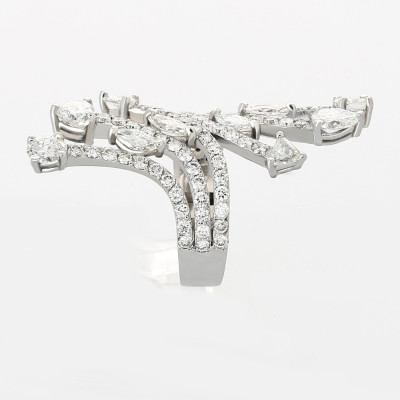 Bague or et diamants Etoile. Diamants de  formes différentes - or 18 carats