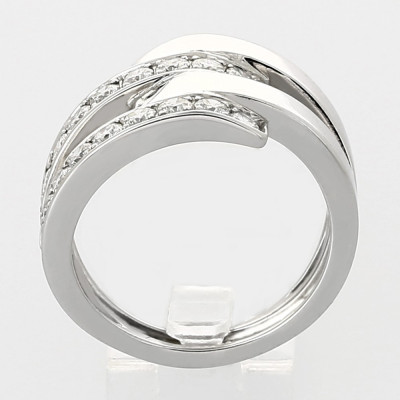 Bague or et diamants Liens. Anneaux croisé dont 2 avec diamants - or 18 carats