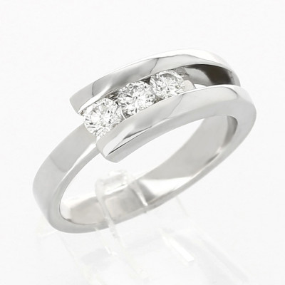 Bague or et diamants Giselda. Trilogie  
 de diamants pour 0,37ct - or 18 carats