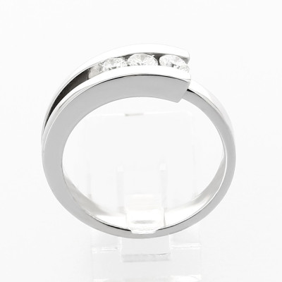 Bague or et diamants Giselda. Trilogie  
 de diamants pour 0,37ct - or 18 carats