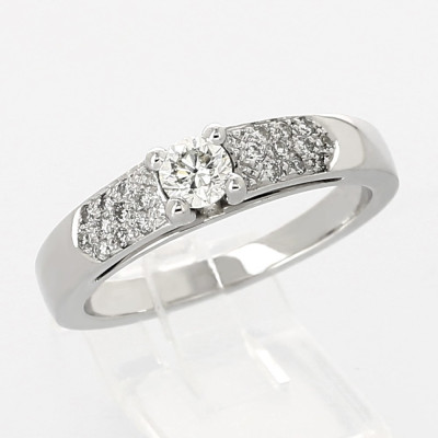 Solitaire or et diamants Stéphanie. Demi corps pavé diamants - or 18 carats