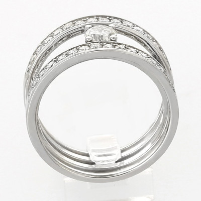 Bague or et diamants Claudia. 3 anneaux pavés de diamants et diamant central de 0,26 ct - or 18 carats