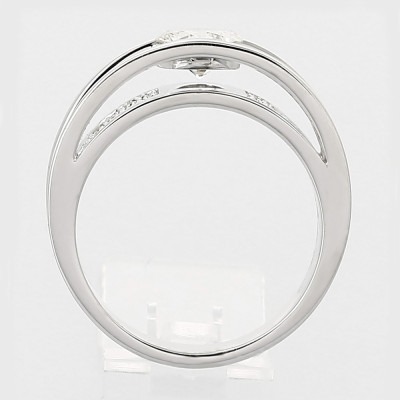 Solitaire accompagné serti demi clos 0,83 carat - or 18 carats