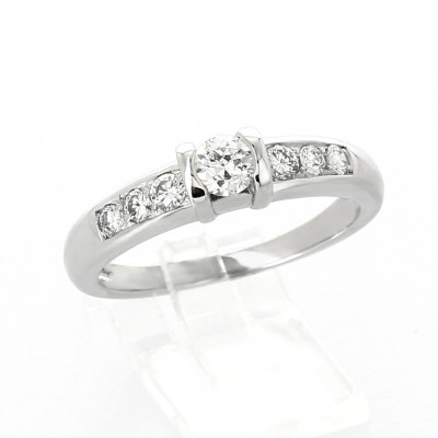 Solitaire or et diamants Myriam. Monture moderne diamant serti demi clos - or 18 carats