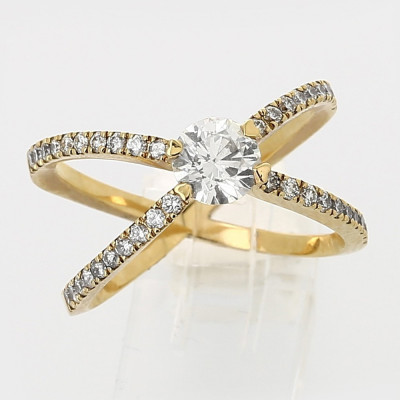 Bague or et diamants Papillon. Diamant rond 0,65 carat serti griffes et pavage diamants - or 18 carats