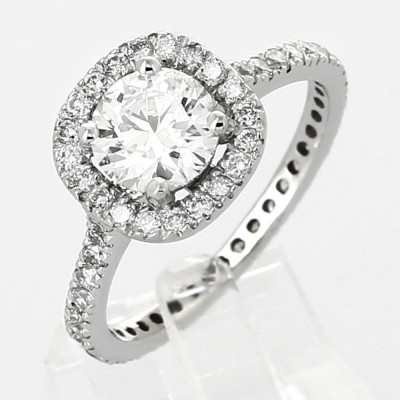 Solitaire or et diamants Margaux. Entourage forme coussin et tour complet de diamants - or 18 carats