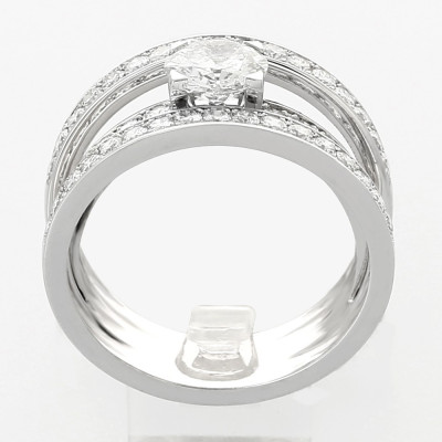 Bague or et diamants Johanna. 3 corps pavé de diamants avec un diamant central de 1,11 ct - or 18 carats