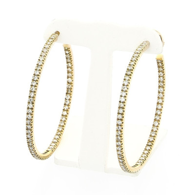 Boucles d'oreilles créoles serties de 120 diamants en serti mini-griffes, pour un caratage total de 1,70 carat-or 18 carats