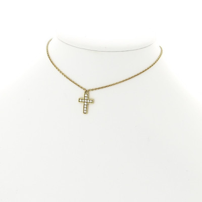 Pendentif collier croix femme serti de 11 diamants en pavé pour un poids diamant de 0,20 carat en or 18 carats