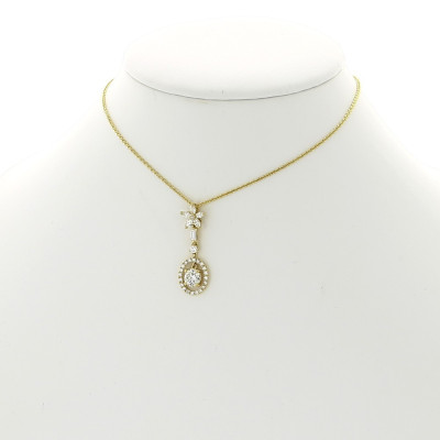 Pendentif or 18 carats, motif floral en diamant (0,78 carat total)