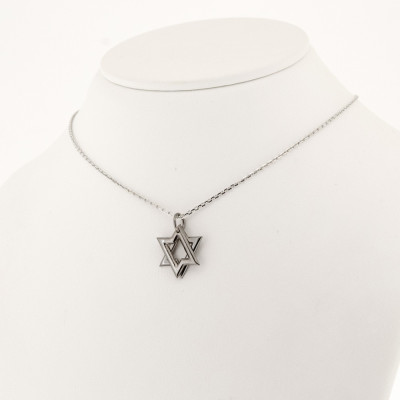 Collier homme pendentif étoile de David en or noir 18 carats