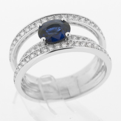 Bague or, saphir et diamants Nina. Trois anneaux sertis de diamants et un saphir de 1,08 ct - or 18 carats