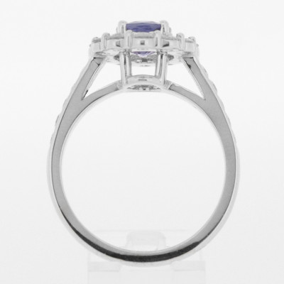 Bague or, saphir et diamants Lisbeth. Modèle marguerite avec un Saphir ovale de 1,33 ct et entourage diamants - or 18 carats