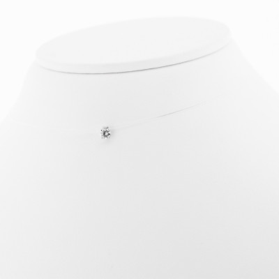 Pendentif diamant rond serti sur 4 griffes en or 18 carats sur câble transparent