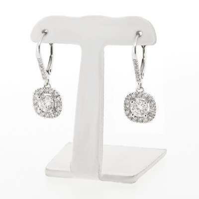 Dormeuses pampilles avec centre rond et entourage carré, en or 18 carats