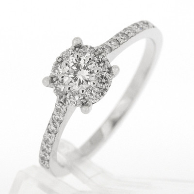 Solitaire illusion Léa GM. modèle pavé de 0,52 ct de diamants - or 18 carats