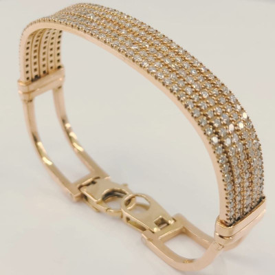 Bracelet rigide en or rose 18 carats avec 5 rangs de diamants pour 3,70ct.