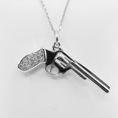 Collier Revolver en or 18 carats, crosse pavée de diamants.