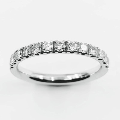 Alliance demi tour or 18 carats et diamants. Modèle Isa.