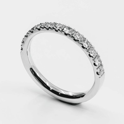 Alliance demi tour or 18 carats et diamants. Modèle Isa.