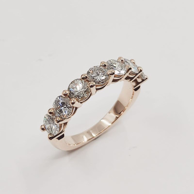 Alliance or et diamants Margot. Demi tour serti griffes avec 7 diamants pour 1,56 ct - or 18 carats.