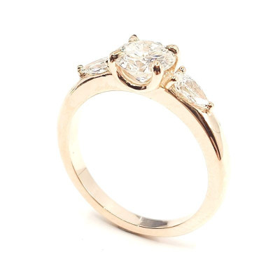 Bague or et diamants Belle d'Amour. diamant central de 0,73 ct - or 18 carats