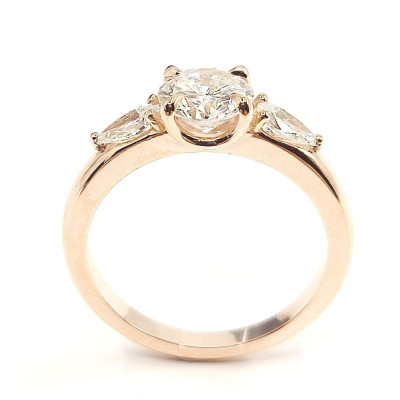 Bague or et diamants Belle d'Amour. diamant central de 0,73 ct - or 18 carats