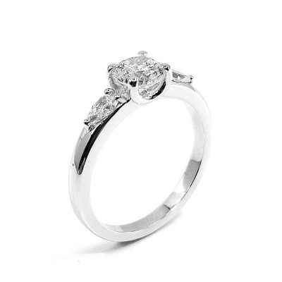 Bague or et diamants Belle d'Amour. diamant central de 0,73 ct - or 18 carats