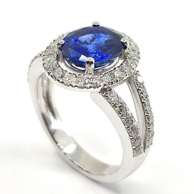 Bague or , saphir et diamants Olympe. Saphir de 2,60 ct sur corps double fourche - or 18 carats