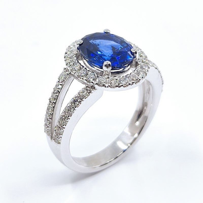 Bague or , saphir et diamants Olympe. Saphir de 2,60 ct sur corps double fourche - or 18 carats