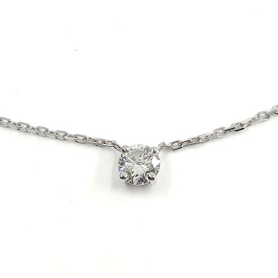 Collier avec un diamant solitaire de 0,40 ct sur chaine maille forçat diamantée - or 18 carats.