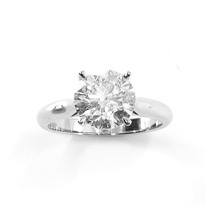 Solitaire or et diamant Duchesse. Diamant taille brillant de 2,14 ct sur chaton 4 griffes - or blanc 18 carats