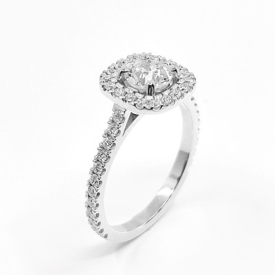 Bague or et diamants Lady. Entourage carré avec diamant central de 0,61 ct - or 18 carats