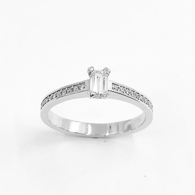 Solitaire or et diamants Victorine. Diamant baguette - or 18 carats