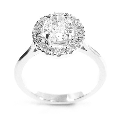Solitaire or et diamants Ninon. Modèle à entourage avec un diamant ovale - or 18 carats
