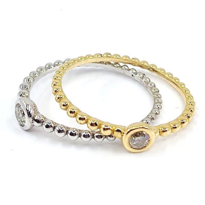 Solitaire avec un diamant serti clos sur corps boulé - or 18 carats