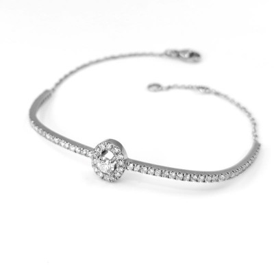 Bracelet diamants galbé pavé finition chaine. Diamant central de 0,20 ct avec entourage ovale diamants - or 18 carats