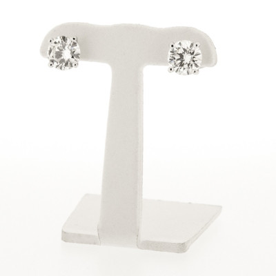 Boucles d'oreille solitaire serties 4 griffes en or 18 carats