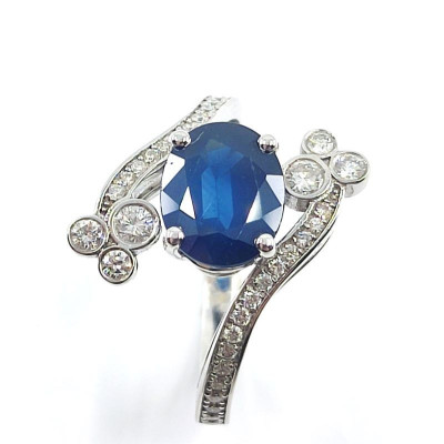 Bague saphir et diamants Flora avec saphir ovale de 3,65 ct - or 18 carats