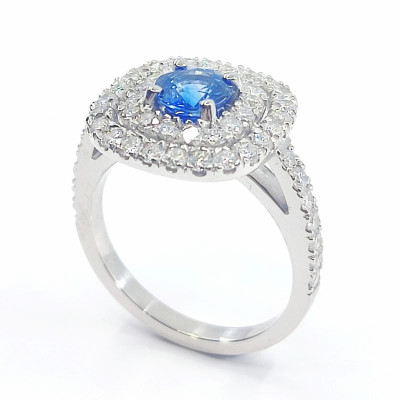 Bague saphir et diamants Fascination. Forme coussin avec double entourage de diamants et demi corps serti - or 18 carats