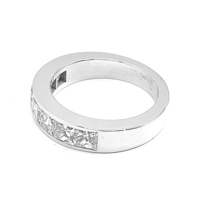 Alliance diamants Irene. Demi tour avec 7 diamants taille princesse en serti rail - or 18 carats.