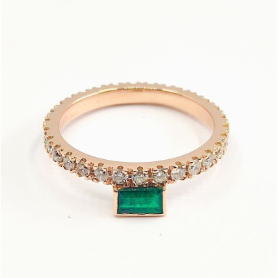 Bague émeraude et diamants Amazone . Tour complet avec émeraude en décalé  - or 18 carats.