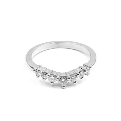 Alliance en V avec 7 diamants en dégradé - or 18 carats.